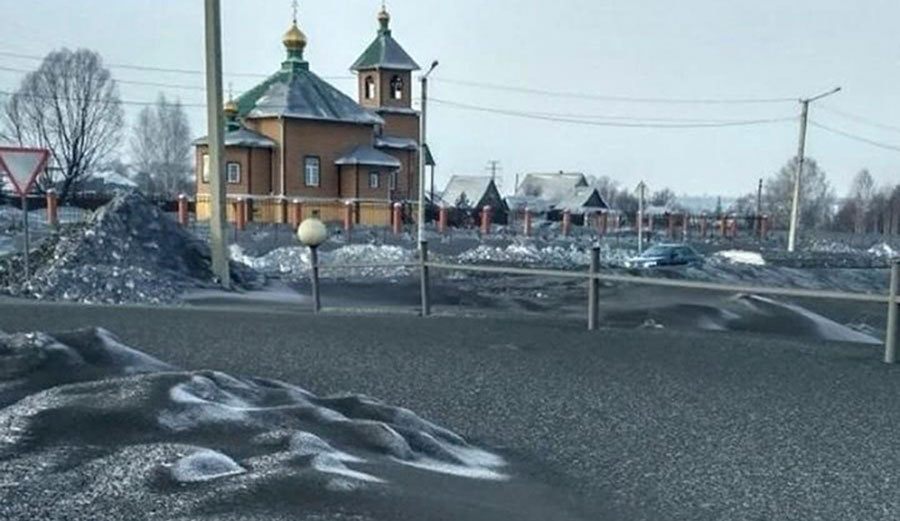 Siberia: neve nera ricopre la regione del Kuzbass