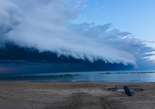 Shelf Cloud a Pescara: le immagini dell’impressionante nube ‘a mensola”