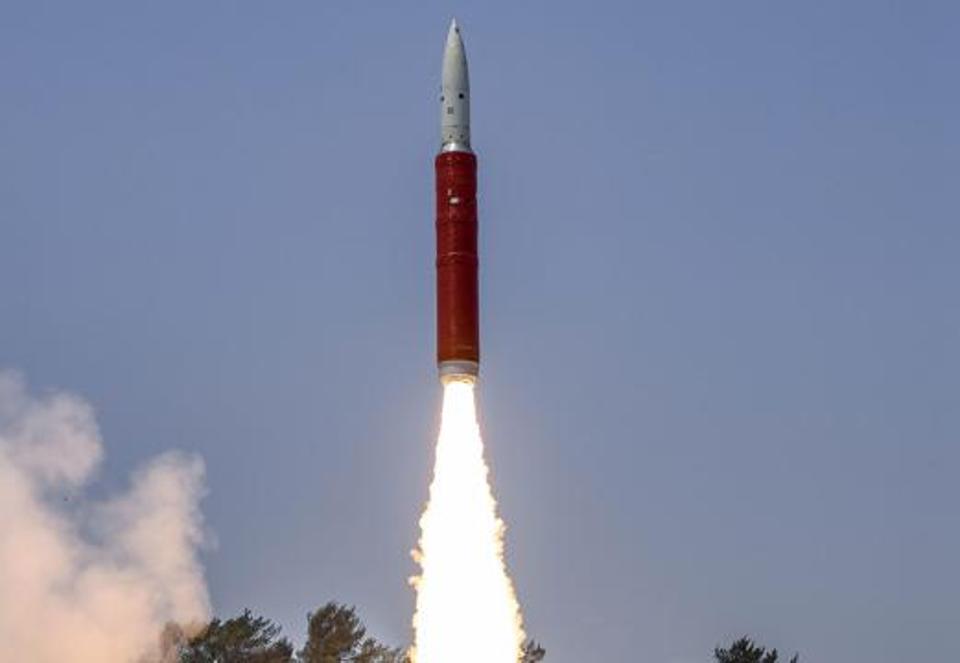 India lancia un missile e distrugge satellite. Le accuse della NASA