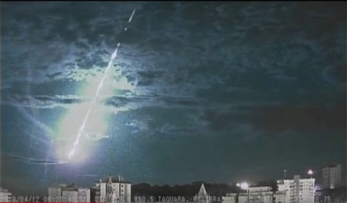 Brasile: meteora precipita a 122mila chilometri all’ora. Il video