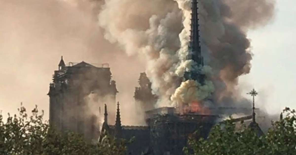 Notre Dame in fiamme: evacuazioni in corso a Parigi