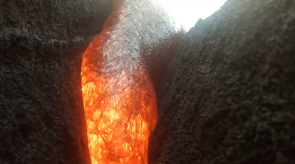 Videocamera precipita in vulcano e viene inghiottita dalla lava. Il video