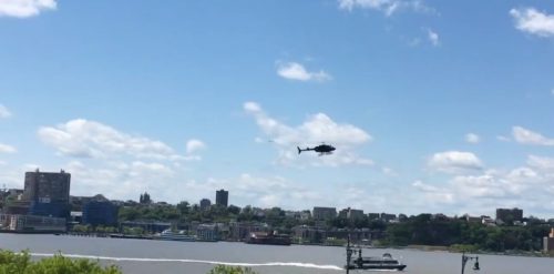 New York: elicottero precipita nel fiume Hudson, il video