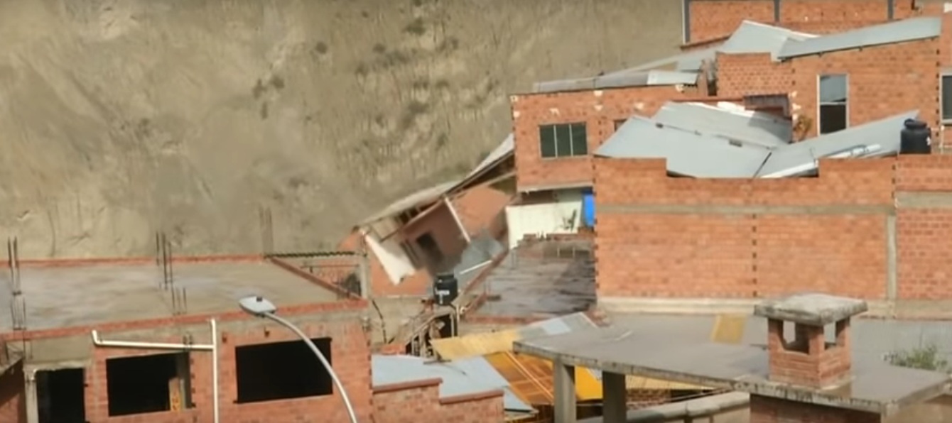 Collassa il terreno a La Paz: 64 case distrutte. Il video