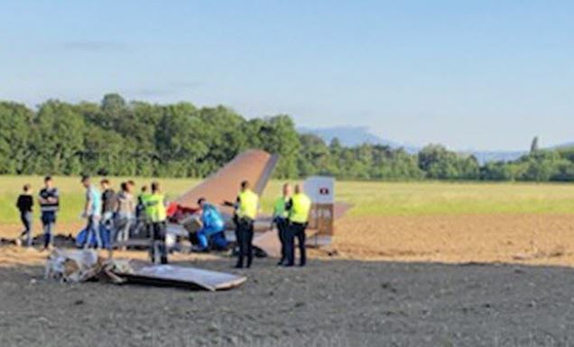 Incidente aereo, velivolo si schianta dopo il decollo: un morto e due feriti
