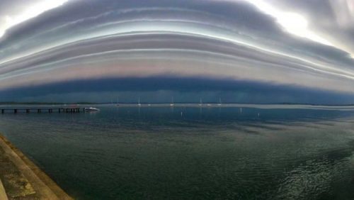 Usa: enorme shelf cloud su Madison. Le immagini