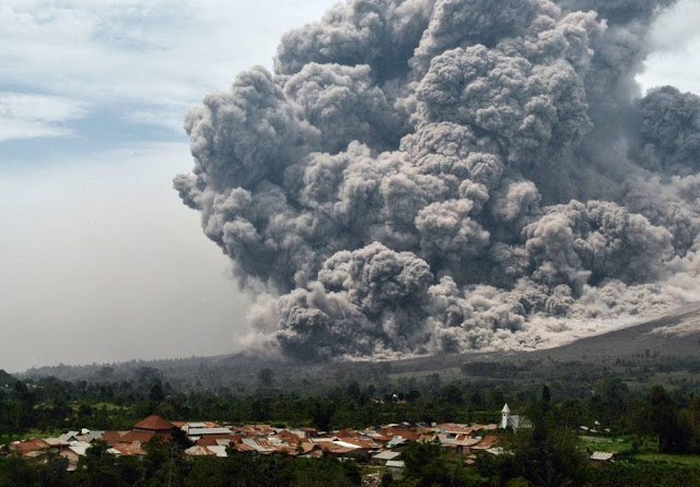 Eruzione Sinabung, le ceneri raggiungono la stratosfera. Le conseguenze