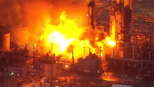 USA: potente esplosione in raffineria a Filadelfia. Avvistata anche dallo spazio