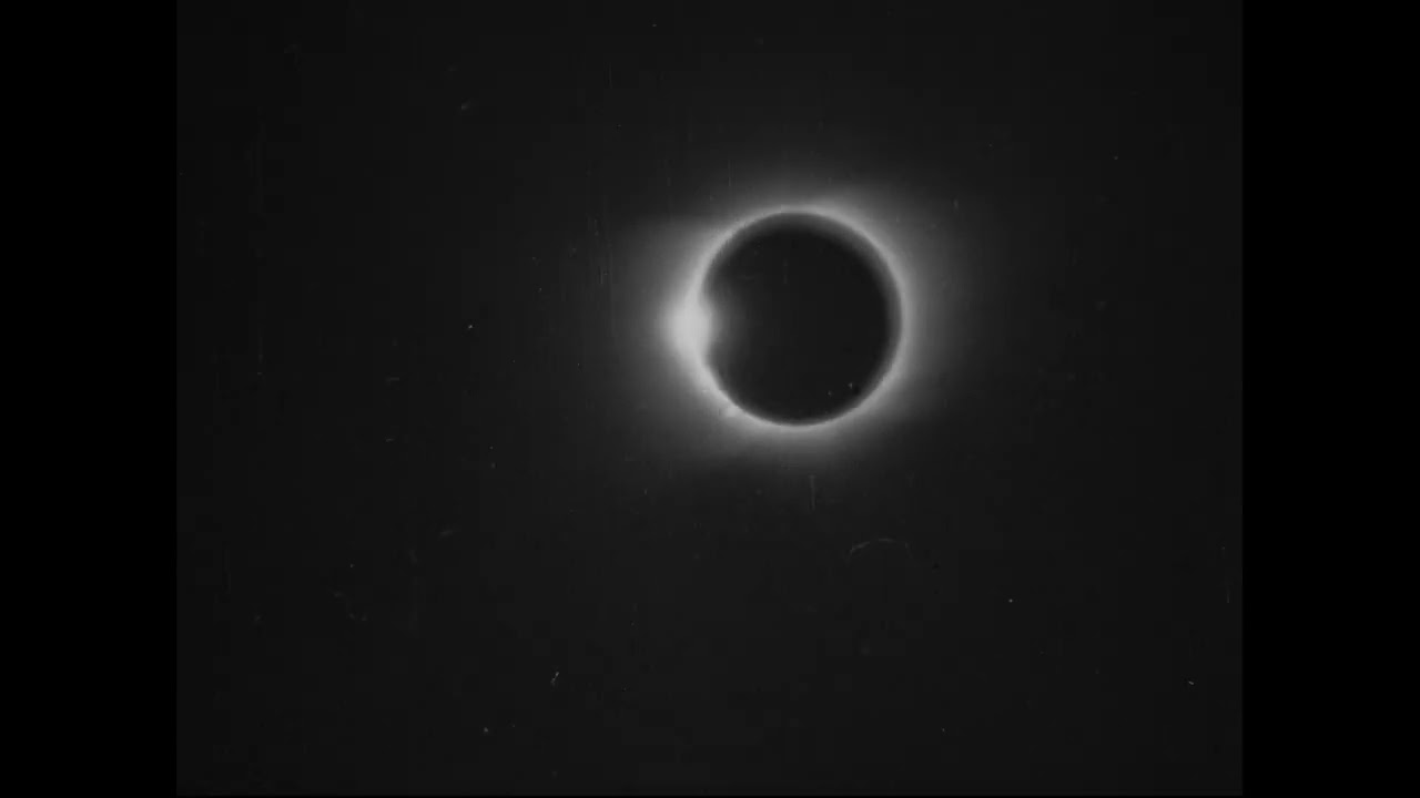 Spazio: pubblicate le immagini della prima eclissi mai registrata