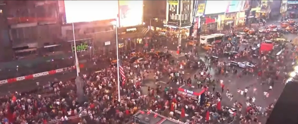New York: boato e panico a Time Square. Il video