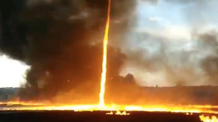 Brasile: tornado di fuoco nella campagna di Santa Helena de Goiás. Il video