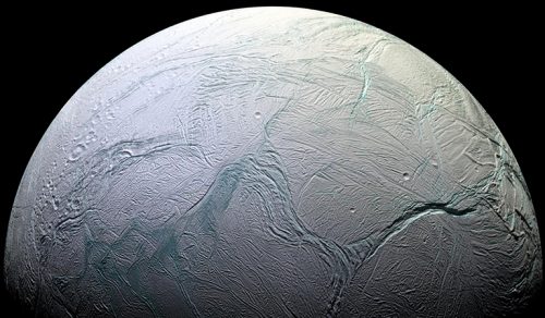 Spazio: ‘cannoni sparaneve’ su Encelado? La scoperta