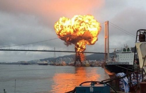 Corea del Sud: esplodono due petroliere nel porto di Ulsan. Il video