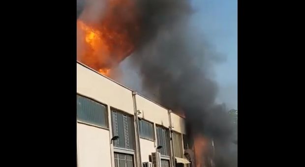 Brucia fabbrica di cannabis a Trezzano sul Naviglio: feriti i titolari