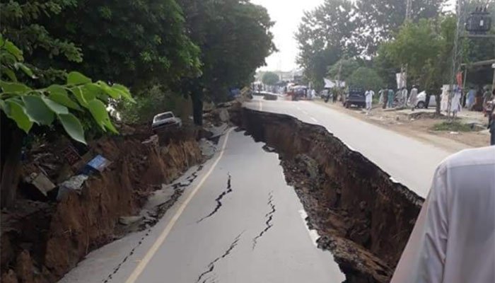 Forte terremoto in Pakistan: si aprono voragini nel terreno
