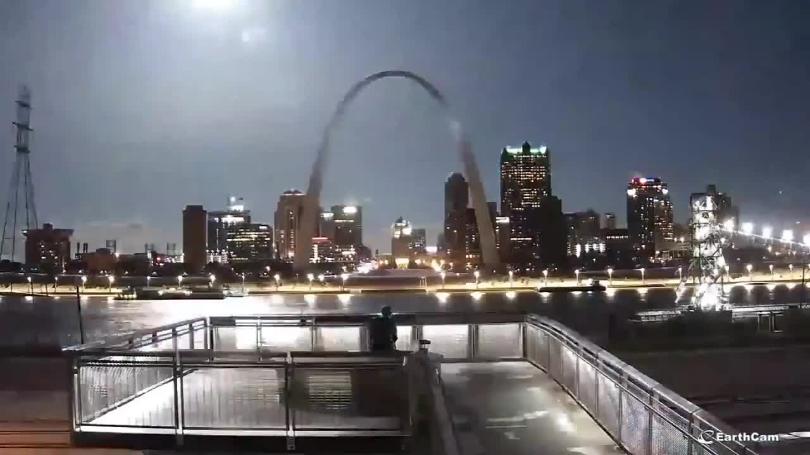 Saint Louis: bolide illumina il cielo durante la notte