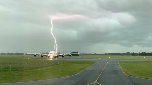 Fulmine colpisce un aereo passeggeri in Nuova Zelanda