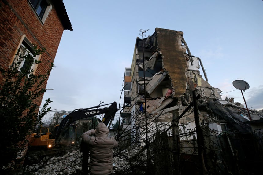Terremoto Albania: crollano edifici a Durazzo e Tirana