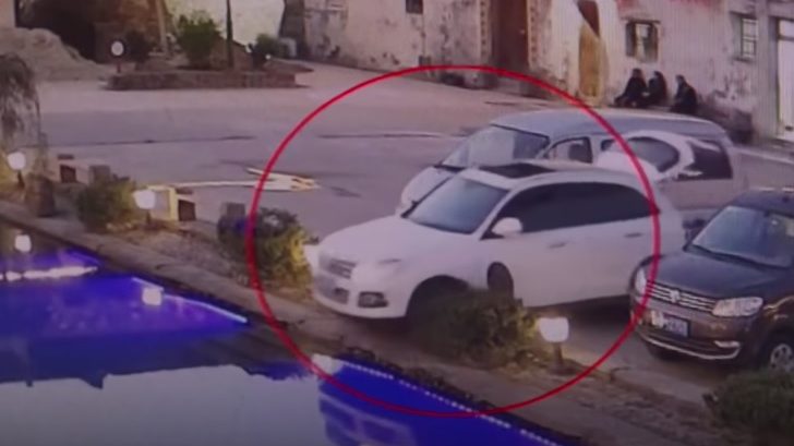 cropped-auto-in-piscina-1.jpg
