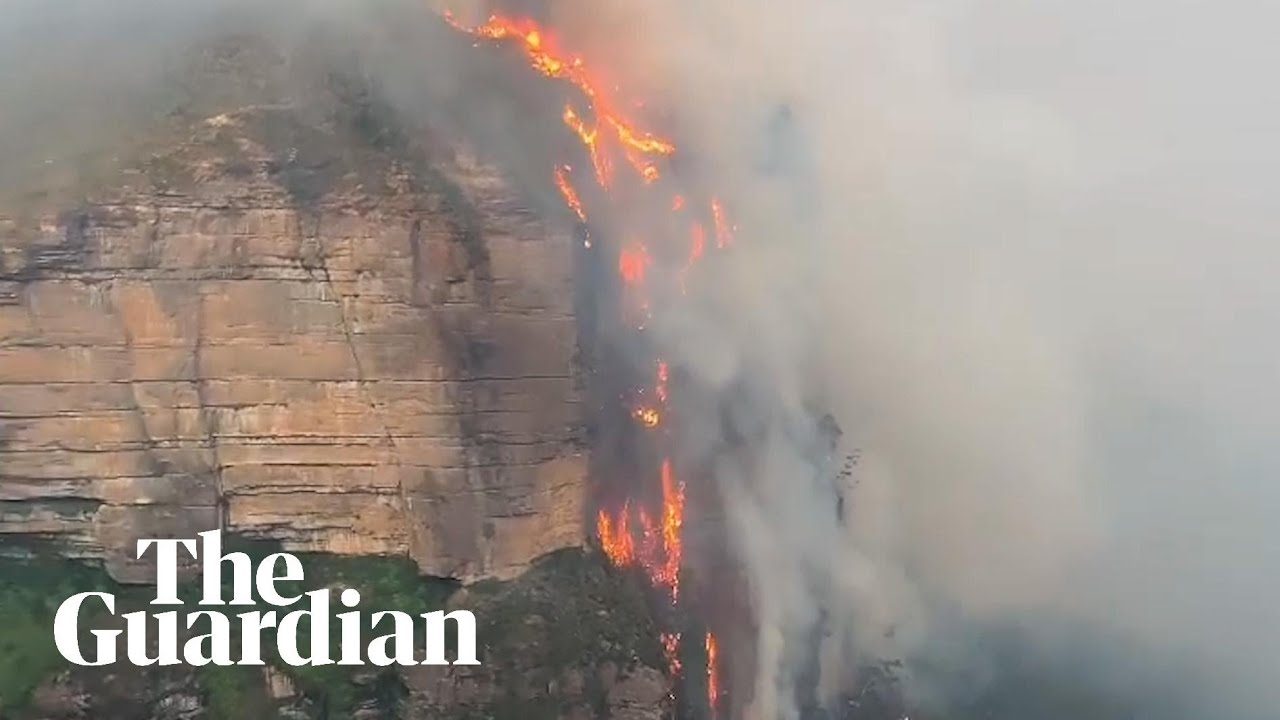 Una “cascata di fuoco” filmata in Australia