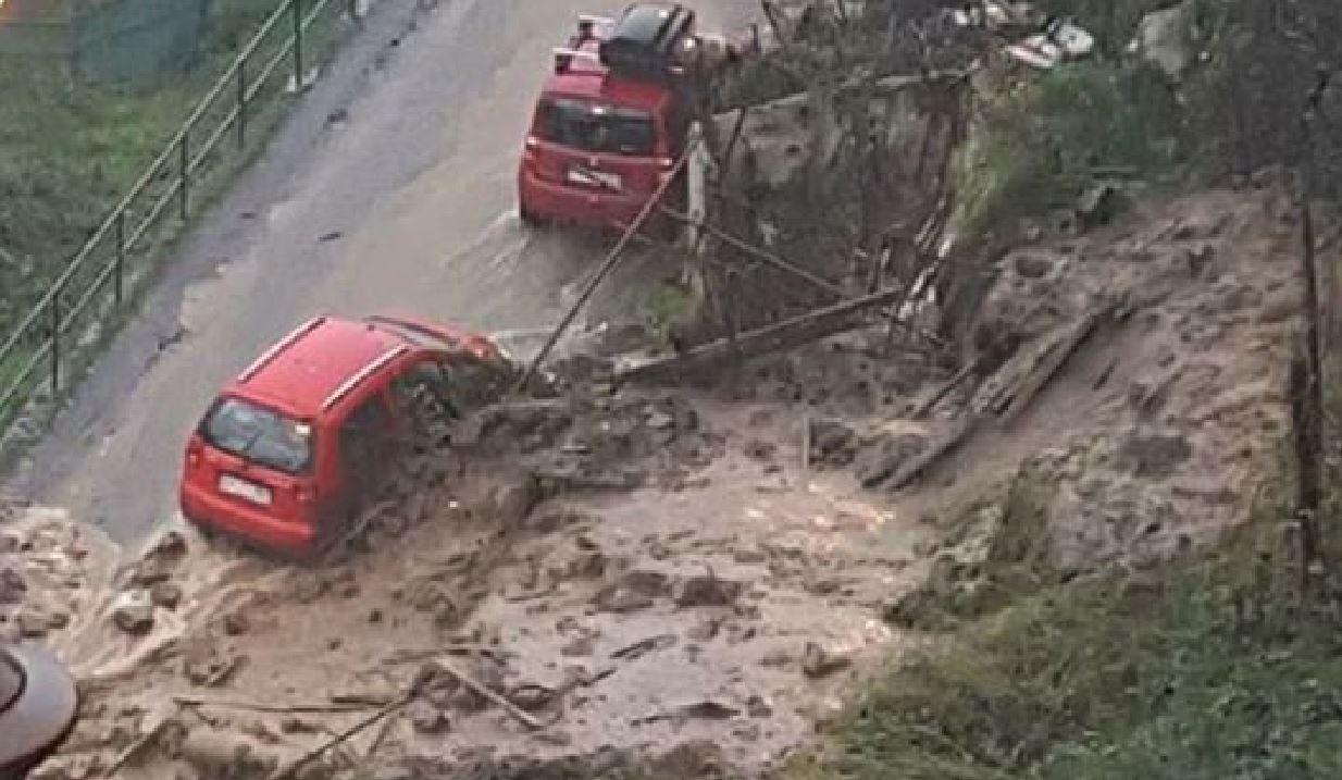 Tre frane sconvolgono Ceriana: strade bloccate dal fango e auto distrutte