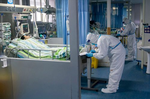 Cina: morto il primo medico per il coronavirus
