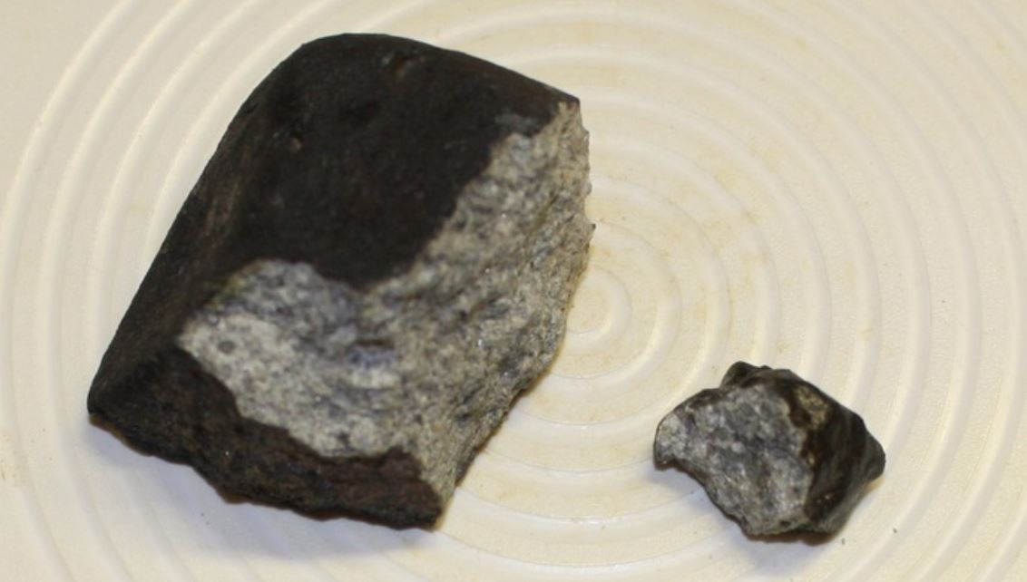 Trovato frammento del meteorite caduto in Italia: lo ha scoperto un ciclista