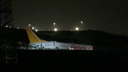 Turchia: aereo va fuori pista e si spacca in tre pezzi