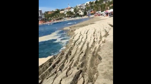 Messico: la spiaggia frana nell’Oceano. Il video