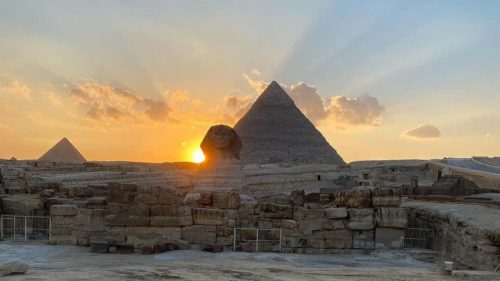 Egitto: il Sole tramonta sulla spalla della Sfinge nel giorno dell’equinozio