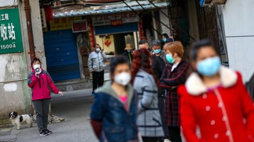 Wuhan: la gente torna in strada dopo settimane di quarantena