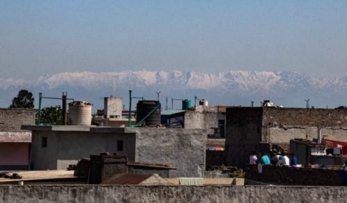 Coronavirus, lockdown in India: la catena dell’Himalaya torna visibile dalle grandi città
