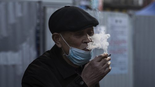 Fumare aumenta le possibilità di contrarre il Coronavirus?