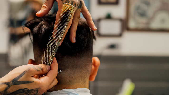 Caltanissetta: barbiere ‘a domicilio’ positivo a COVID-19. Allarme per 40 famiglie