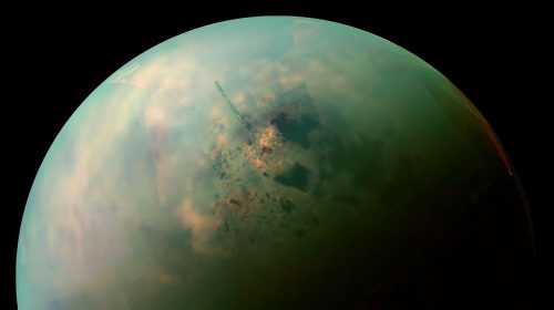 Spazio: Titano si sta allontanando da Saturno molto velocemente