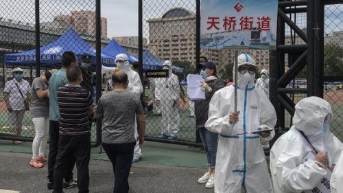 Nuovo focolaio di coronavirus in Cina: cancellati 1.255 voli da Pechino