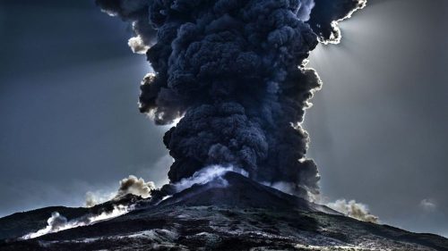 Ecuador: erutta il vulcano Sangay, città ricoperte di cenere