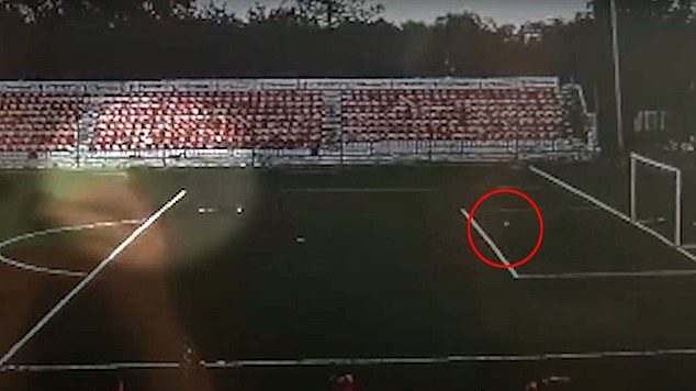 Russia: calciatore colpito da un fulmine. Il video