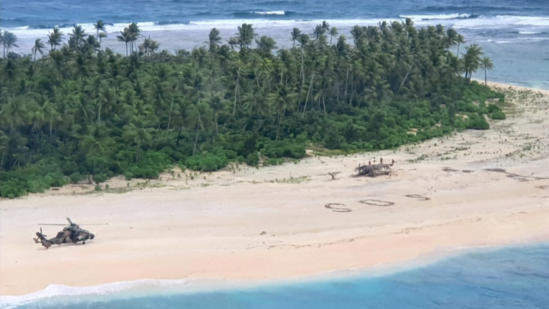 Micronesia: tre naufraghi salvati su isola deserta grazie ad un’enorme scritta ‘SOS’