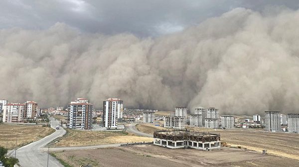 Turchia: una tempesta di sabbia inghiotte Ankara. Il video