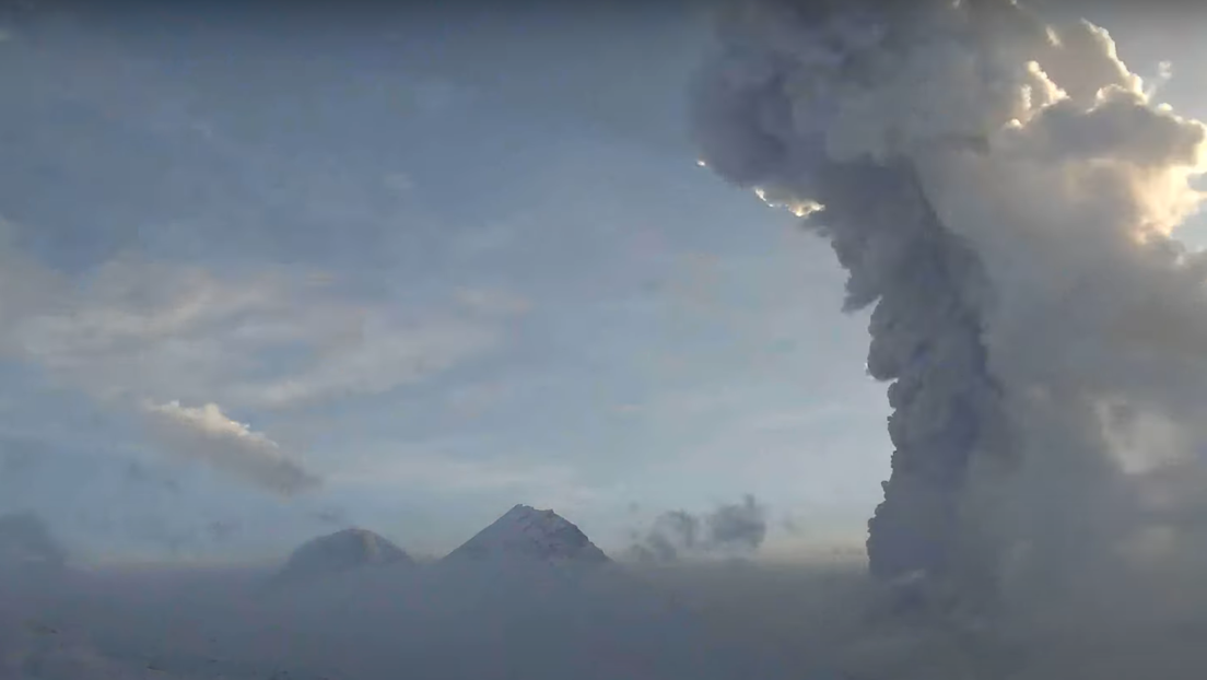 Erutta ‘in diretta’ il vulcano Bezymyanny in Kamchatka. Il video