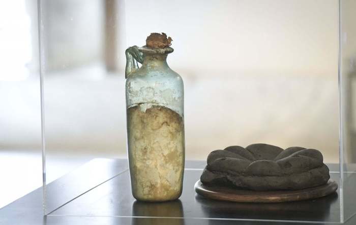 Napoli: scoperta la più antica bottiglia di olio al mondo