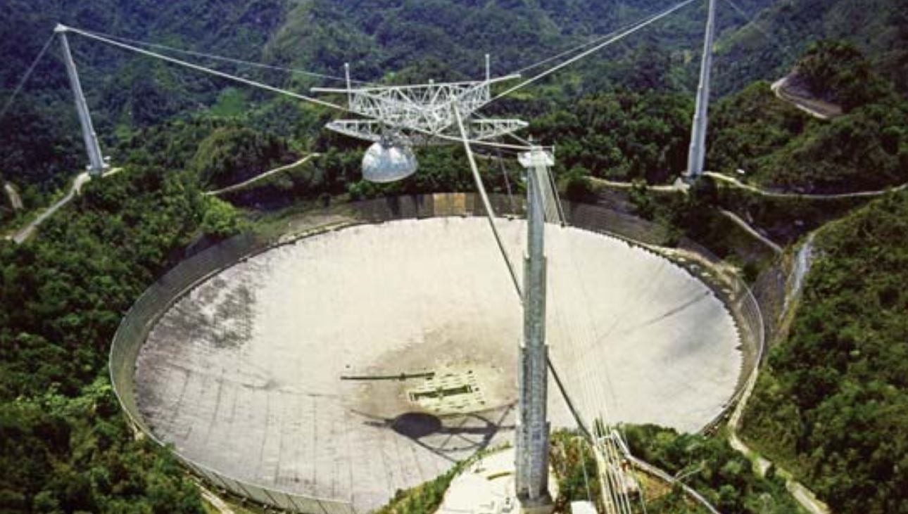 Rischia di collassare da un momento all’altro: il famoso telescopio di Arecibo verrà smantellato
