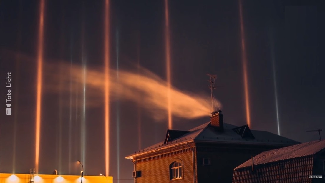 Siberia: pilastri di luce sulla città di Tyumen. Le incredibile immagini