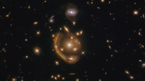 Un ‘Anello di Einstein’ scoperto da Hubble nella Costellazione della Fornace