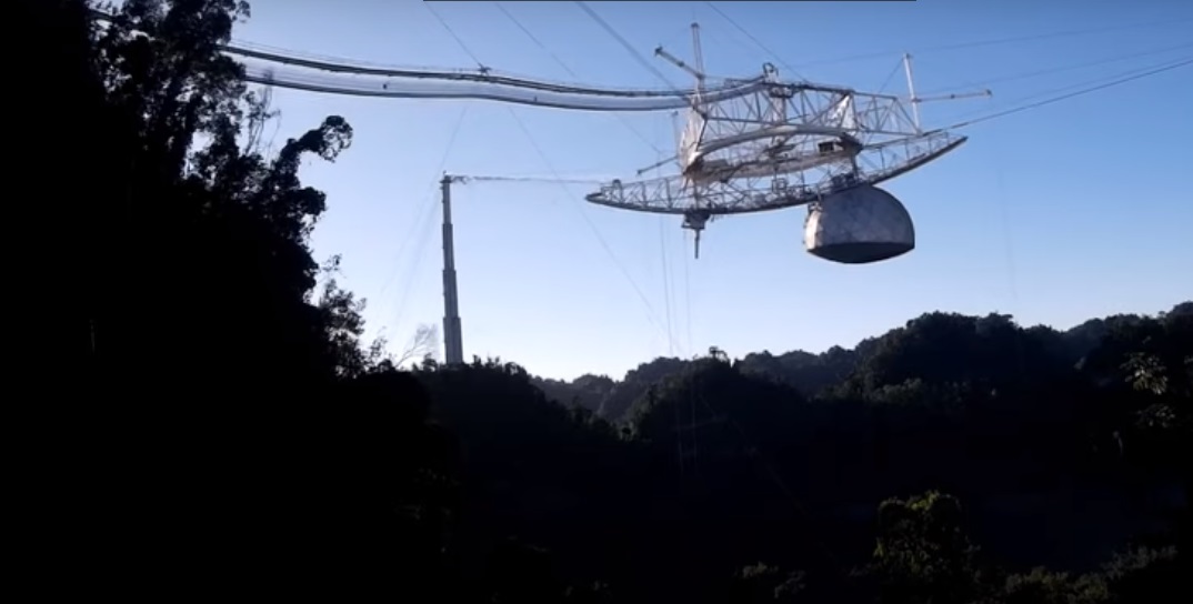 Un video mostra il crollo dello storico telescopio Arecibo