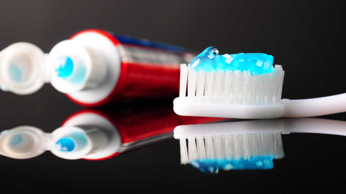 COVID: nel dentifricio due sostanze che neutralizzano il virus in 2 minuti