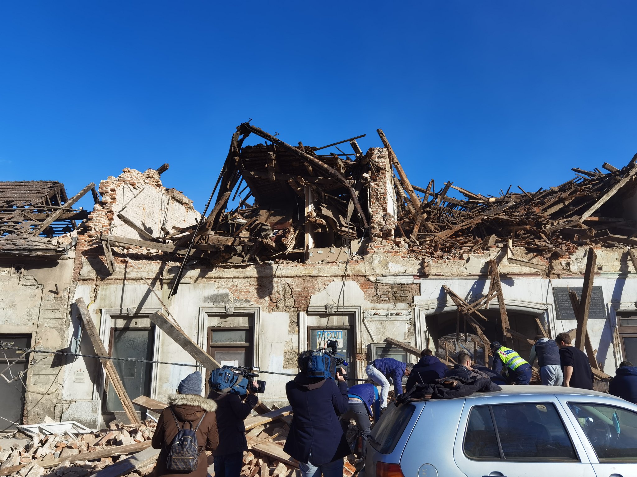 Terremoto Croazia: le immagini da Petrinja, città devastata dal sisma