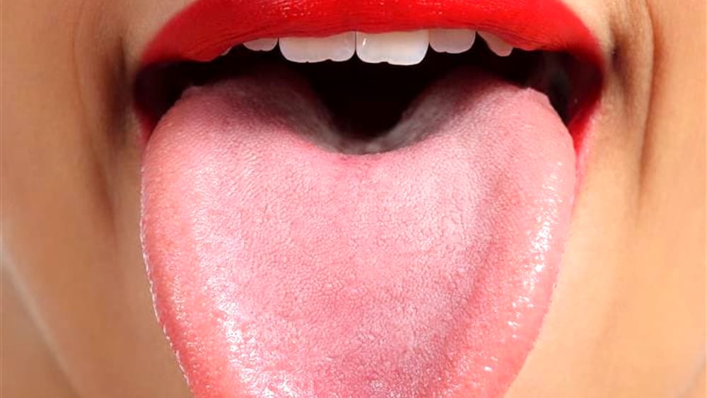 Lingua da COVID: i sintomi del coronavirus anche nella bocca