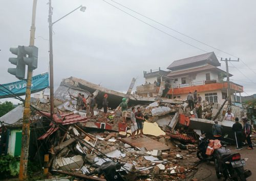 Terremoto Indonesia: scossa di 6.2 gradi. Sale il bilancio dei morti